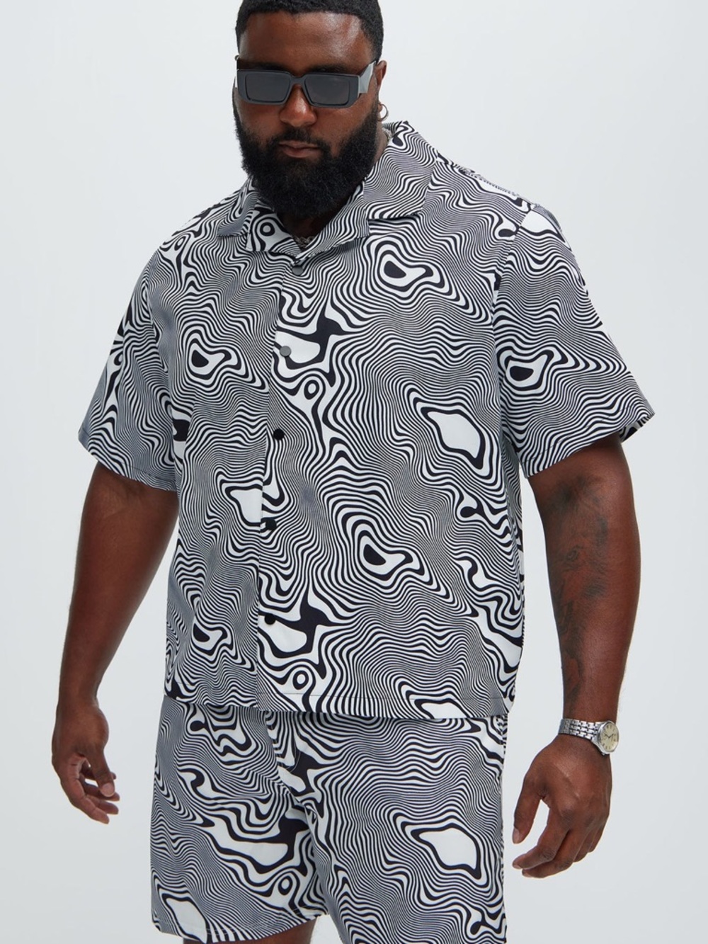 Fashion Nova Men's Black & White Abstract Print Short Sleeve Shirt